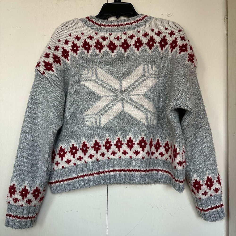 American Eagle Outfitters Red and Gray Cropped Knit Sweater - Picture 3 of 8